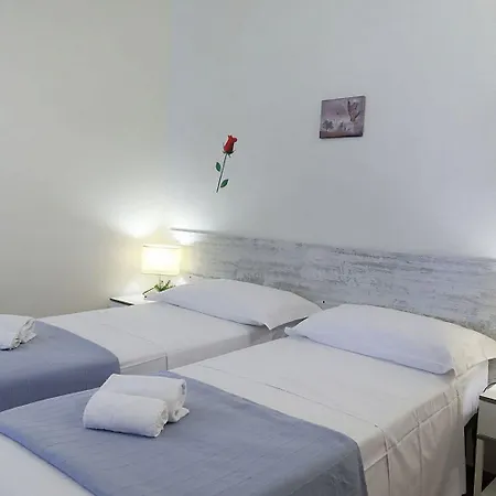 Mia Palace-3